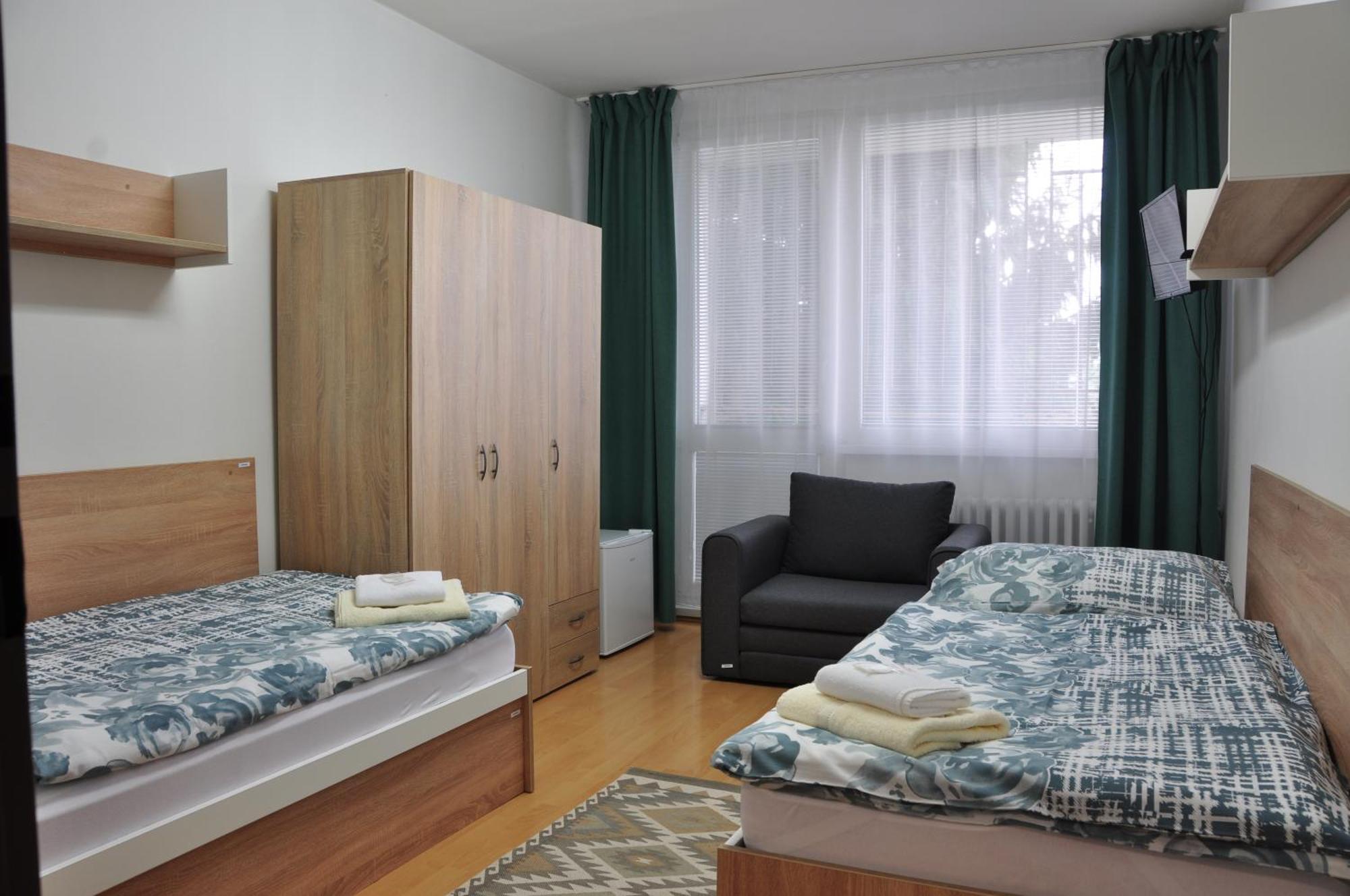 Skolsky Internat Medicka 2 Hotel โกชิเซ ภายนอก รูปภาพ